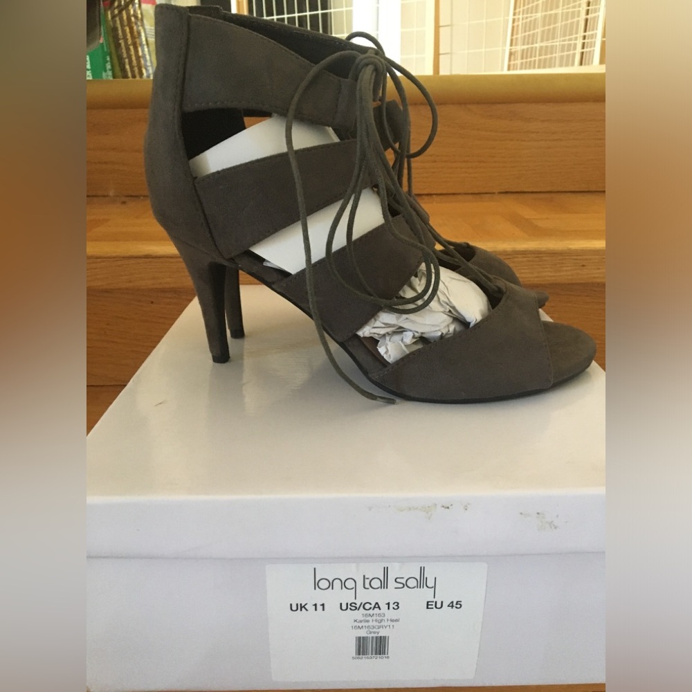 Sz 13 faux suede Lacey sandals